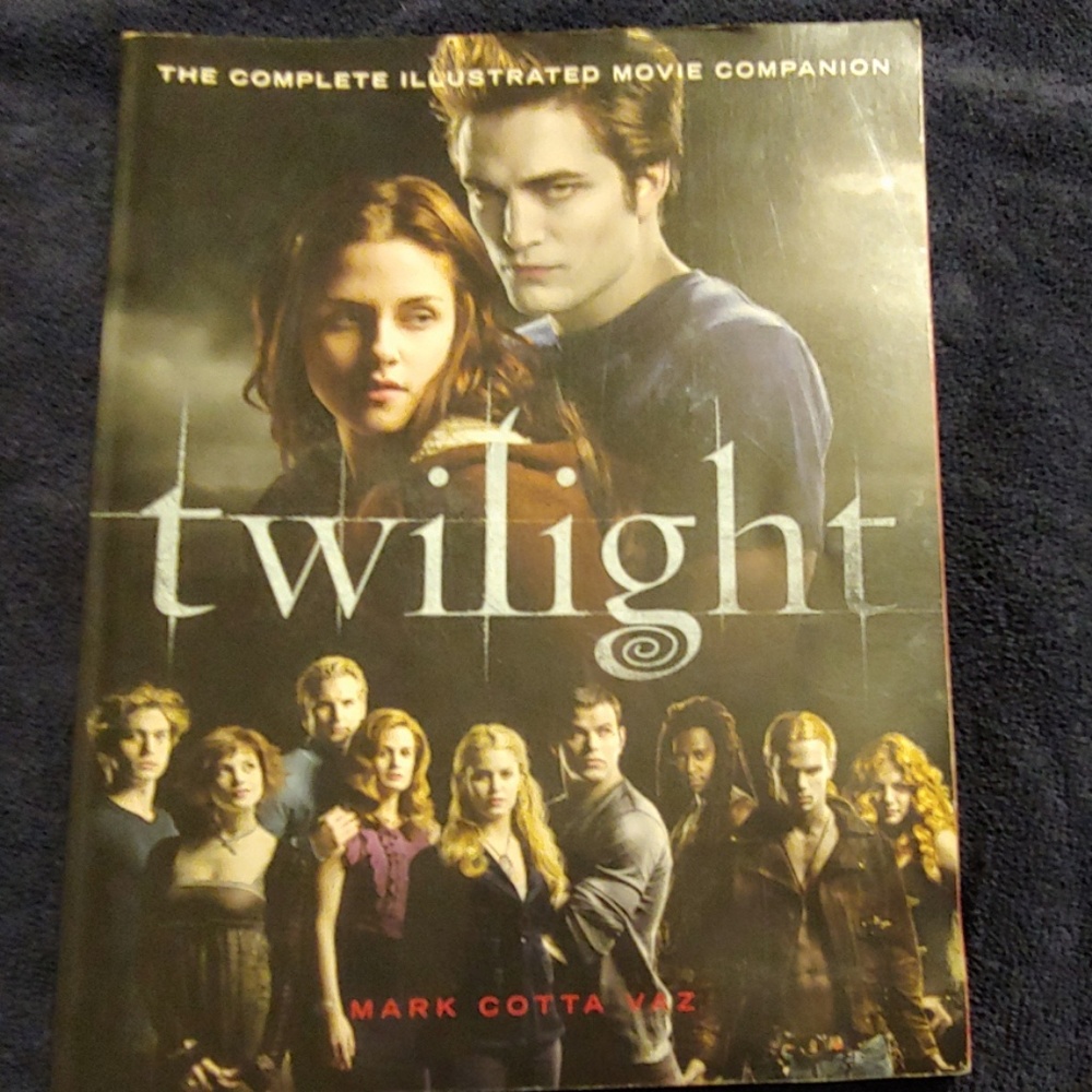 Twilight"s complete illustrated movie companion 📖